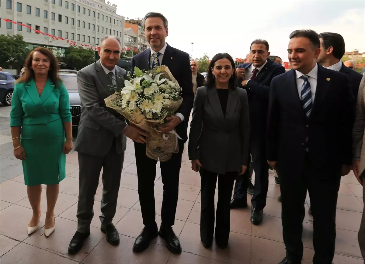 Enerji Bakanı Alparslan Bayraktar Manisa Valiliği'ni Ziyaret Etti