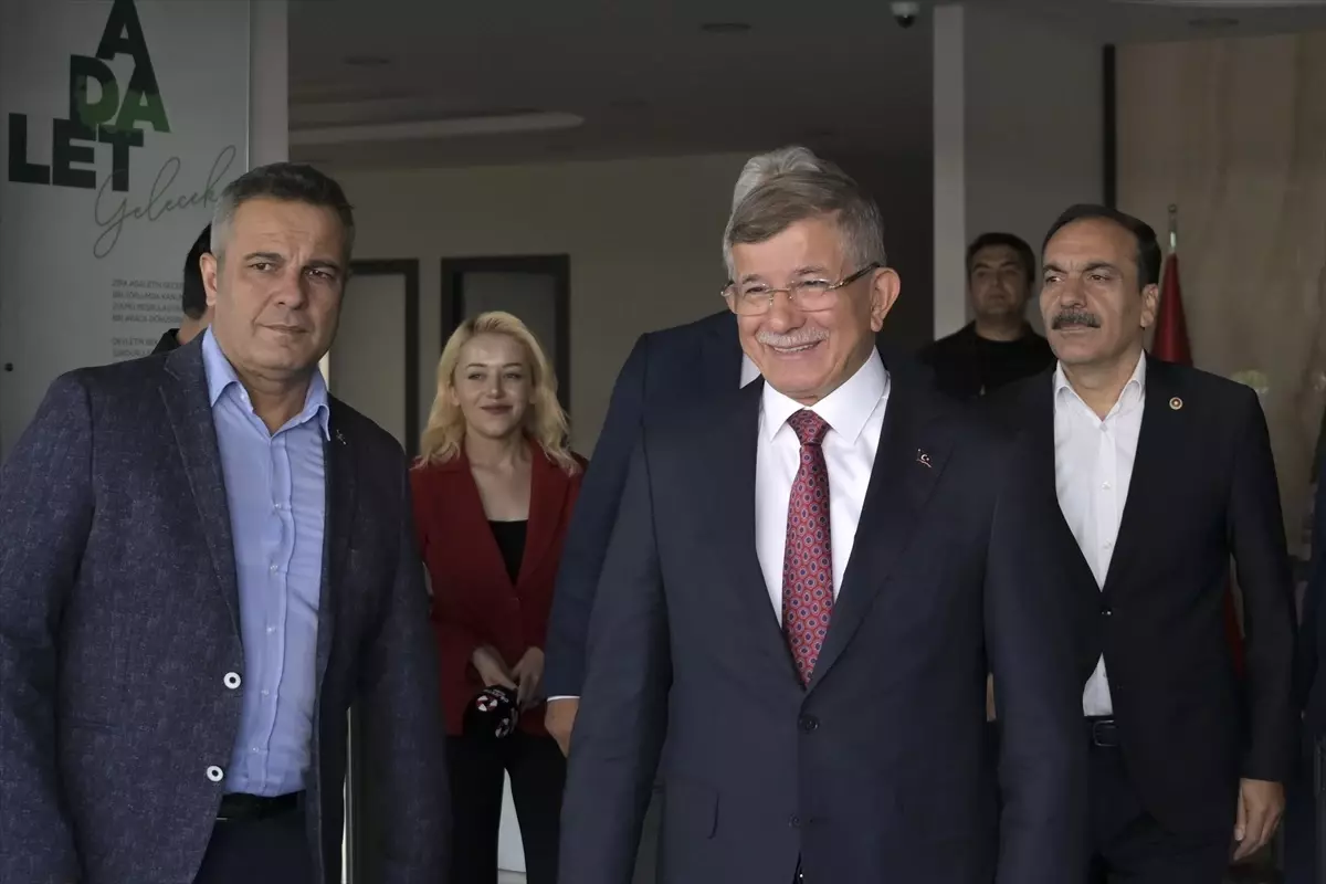 Erbakan ve Davutoğlu'ndan Ortak Basın Açıklaması