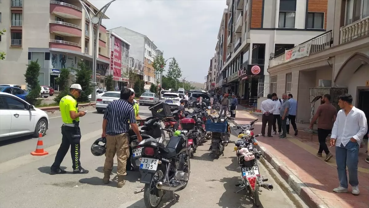 Erciş'te Motosiklet Denetimi: 16 Sürücüye Cezai İşlem