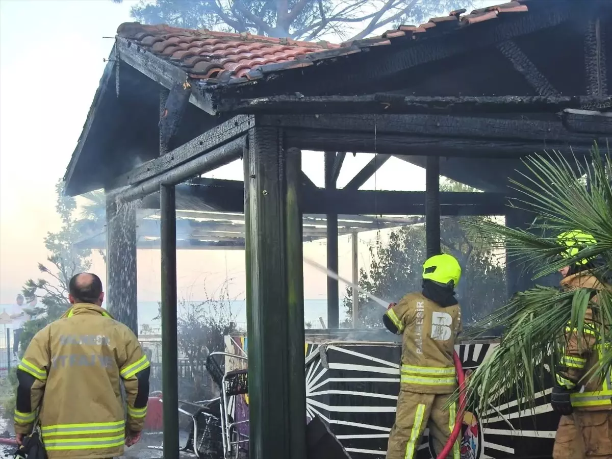 Erdek'teki Otel Büfesinde Yangın Çıktı