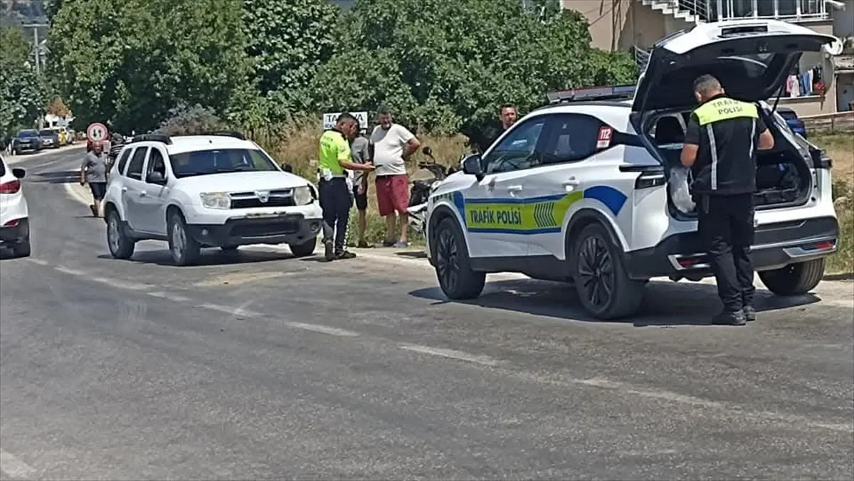 Erdek'te Otomobil ve Motosiklet Çarpıştı: 2 Yaralı