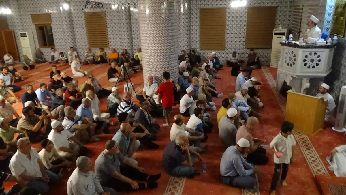 Erdemli'deki Ulu Camisi'nde Sakal-ı Şerif Ziyarete Açıldı