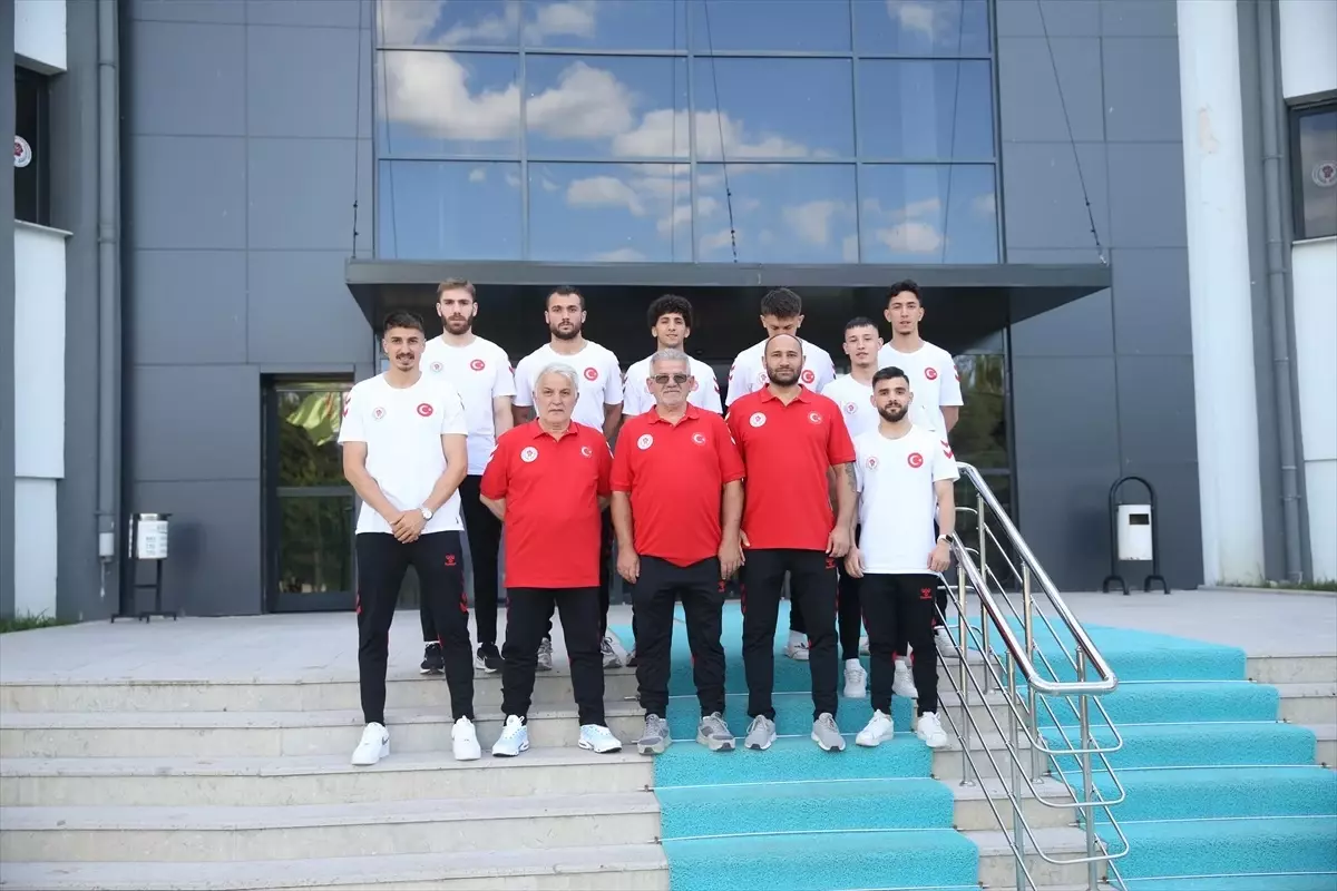 Erkek Boks Milli Takımı Gürcistan'a Gitti