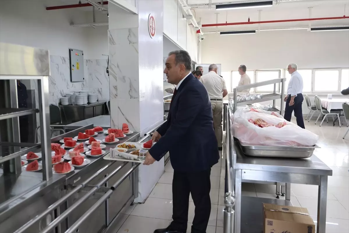 Erciyes Üniversitesi Rektörü Tıp Fakültesi Öğrencileriyle Yemekte Buluştu