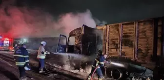 Hatay'da Seyir Halindeki Tırda Yangın Çıktı