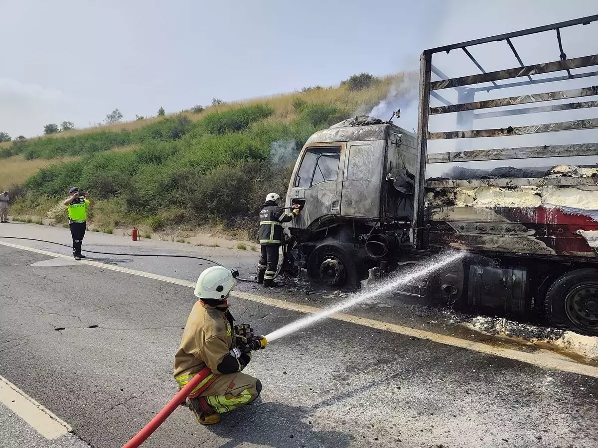 Hatay'da Tırda Yangın: İtfaiye Ekipleri Müdahale Etti