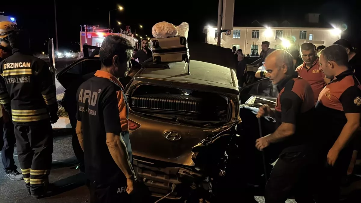 Erzincan'da Zincirleme Trafik Kazası: 5 Yaralı