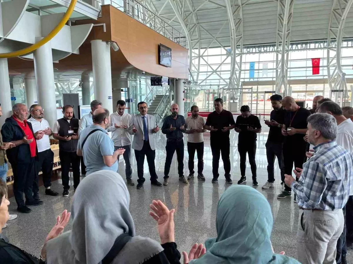 Erzincan'dan Kutsal Topraklara Hacı Adayları Uğurlandı
