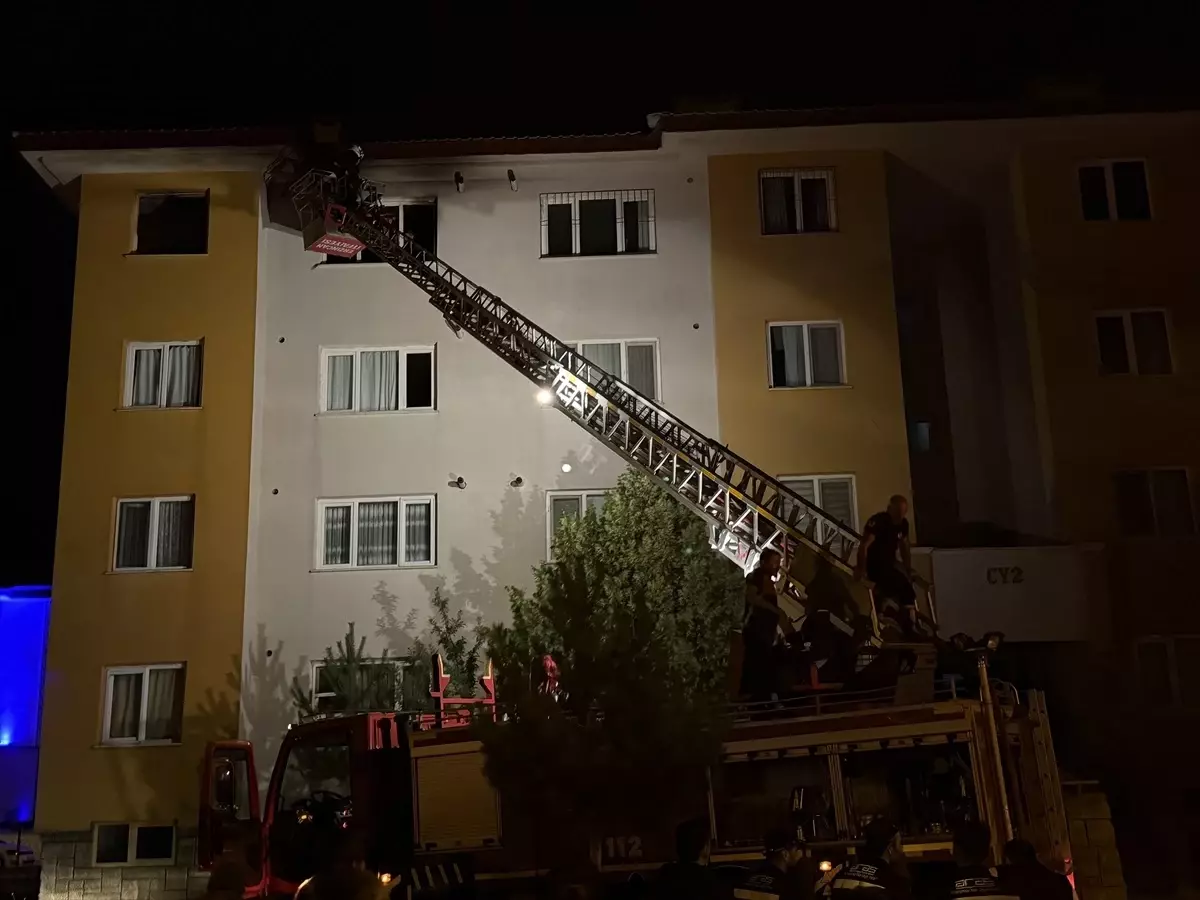 Erzincan'da Apartman Dairesinde Yangın
