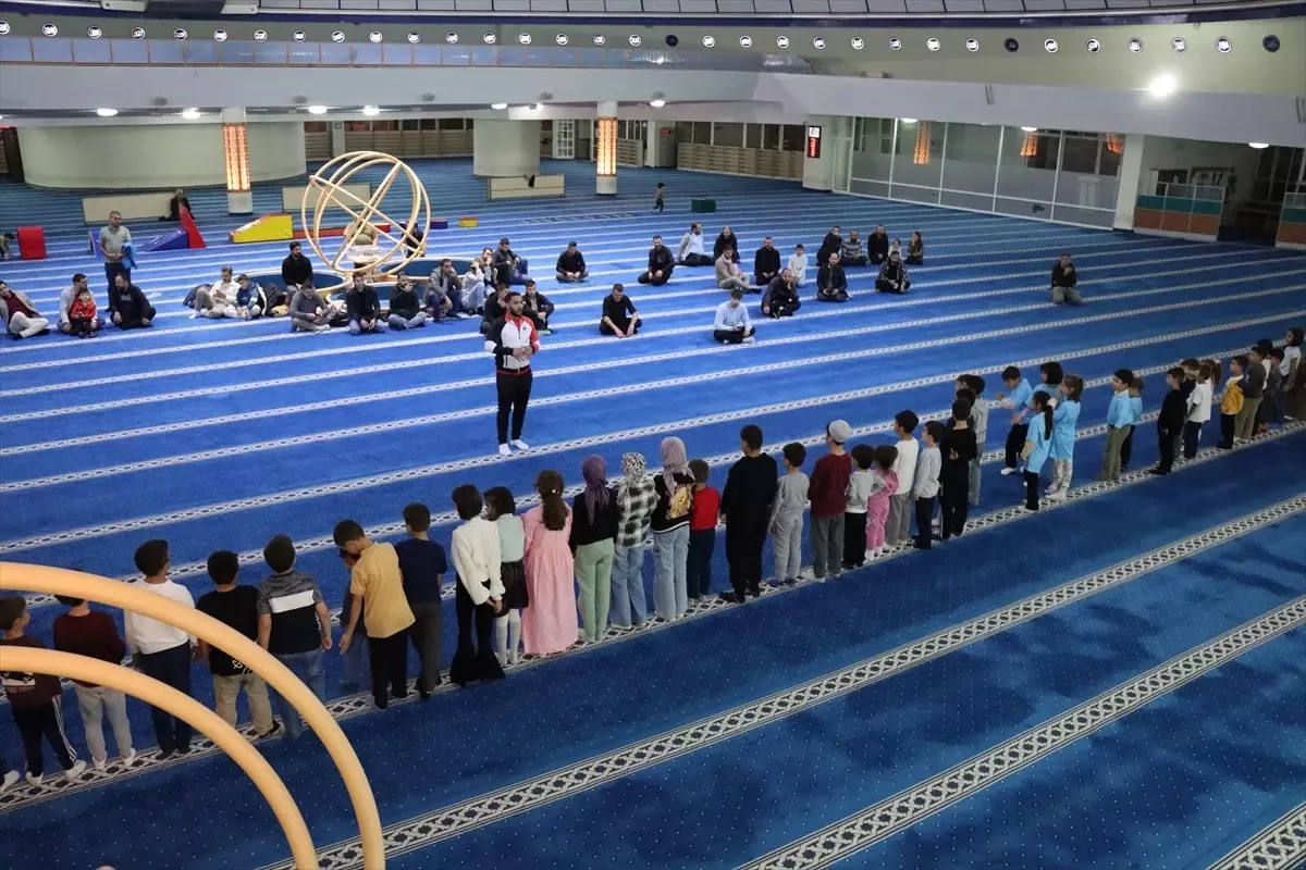 Erzincan'da 'Babalar ve Bebeler Camide Buluşuyor' Etkinliği Düzenlendi