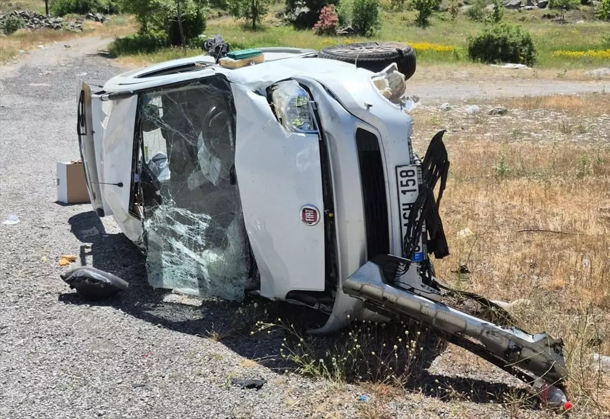 Erzincan'da Araç Devrildi: 4 Yaralı