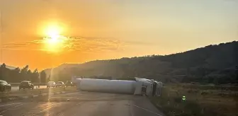 Erzincan'da Kimyasal Gaz Yüklü Tır Devrildi