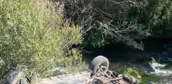 Erzincan'da Otomobil Dereye Devrildi: 6 Yaralı