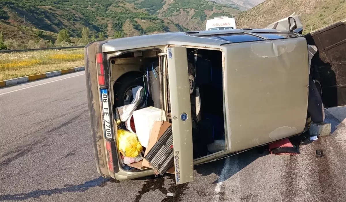 Erzincan'da Otomobil Devrildi: 5 Yaralı
