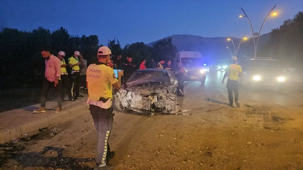 Erzincan'da Trafik Kazası: 3 Yaralı