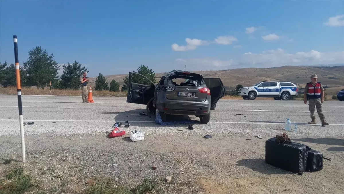 Erzincan'da SUV Kazası: 1 Çocuk Hayatını Kaybetti, 3 Yaralı