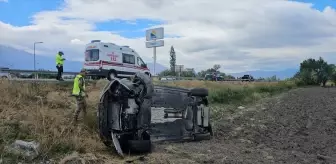 Erzincan'da Takla Atan Otomobilden İki Kişi Kurtarıldı
