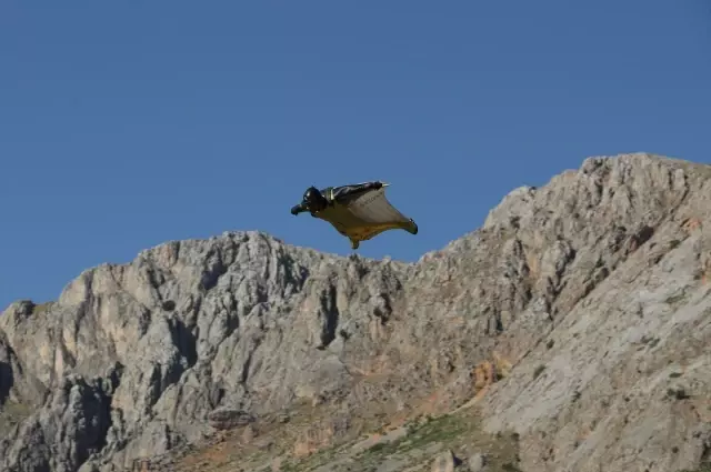 Breathtaking jump from 'Bat Man': We held our breath as he passed by