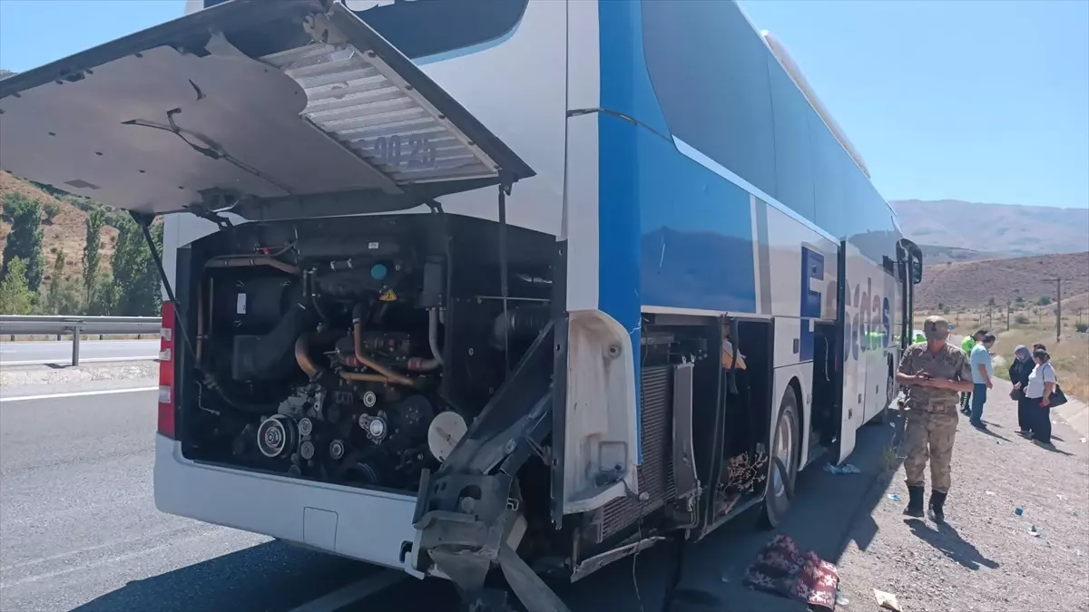 Erzincan'da Otobüs Kazası: 5 Yaralı
