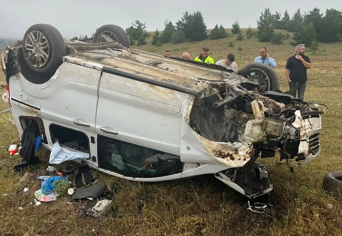 Erzincan'da Takla Atan Araçta 6 Kişi Yaralandı
