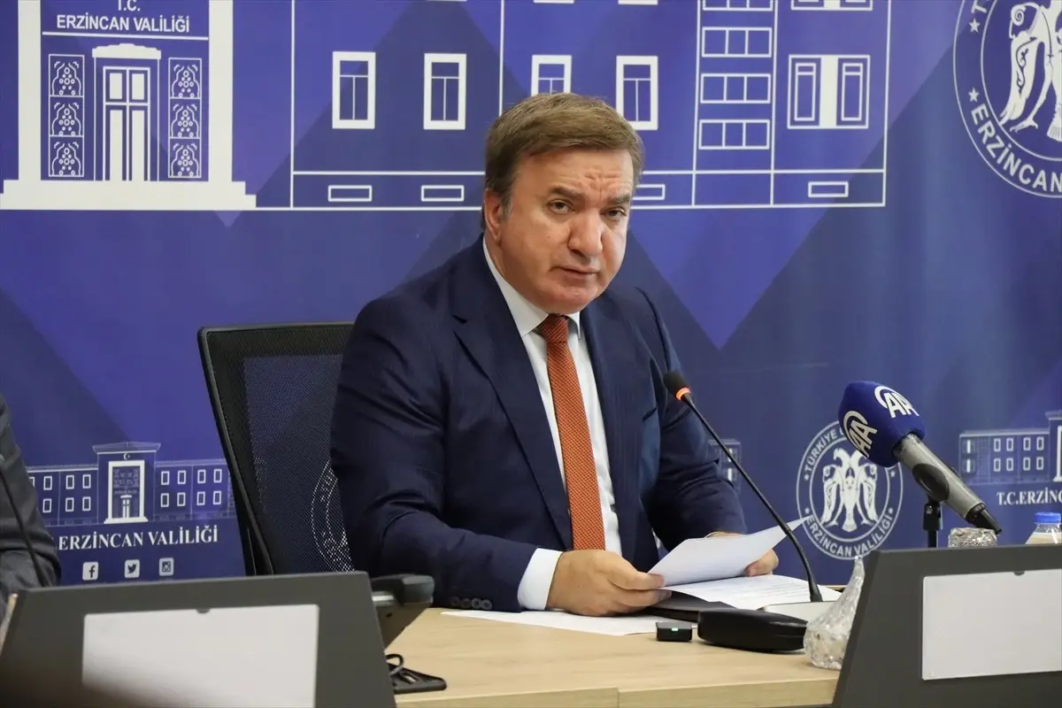 Erzincan Valisi Hamza Aydoğdu, muhtarlarla bir araya geldiği toplantıda konuştu Açıklaması