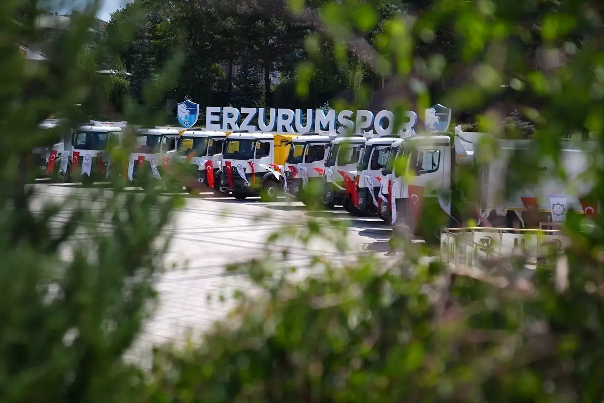 Erzurum Büyükşehir Belediyesi 200 Milyonluk Araç Filosunu Tanıttı