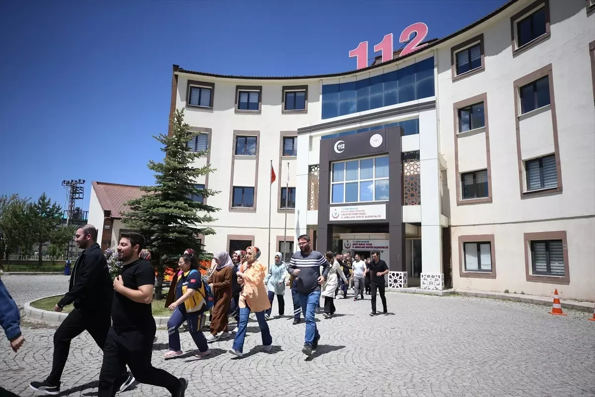 Erzurum'da acil sağlık personeli, yangına hazırlık tatbikatı yaptı