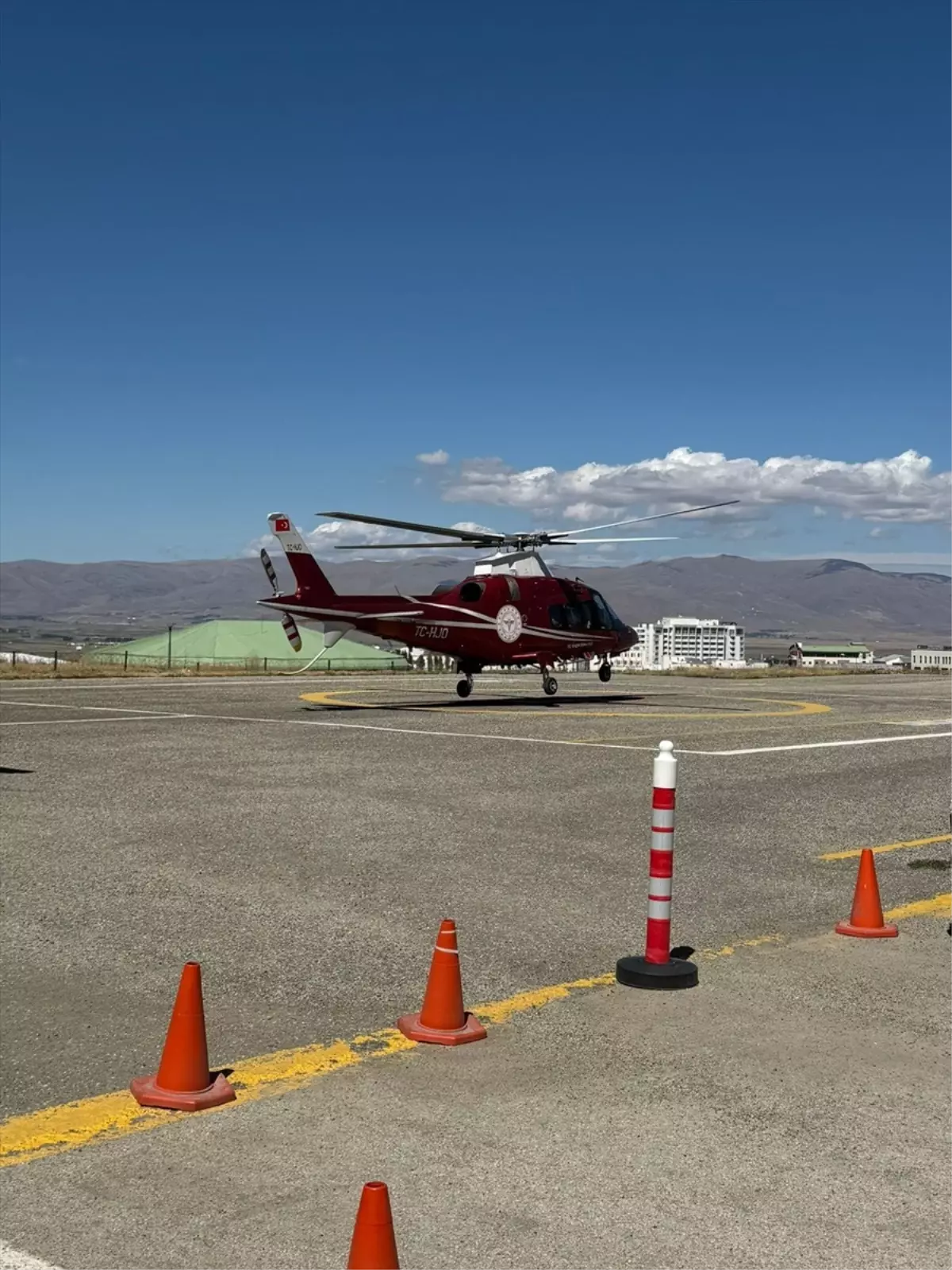 Erzurum'da ambulans helikopter kalp krizi geçiren hasta için havalandı