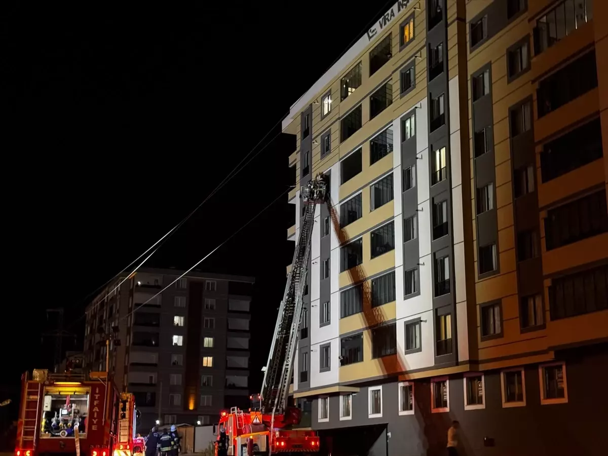 Erzurum'da Apartmanda Yangın: İtfaiye Ekipleri Olay Yerinde