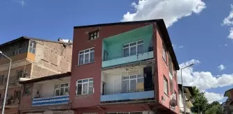 Erzurum'da Balkondan Düşen 1,5 Yaşındaki Bebek Ağır Yaralandı