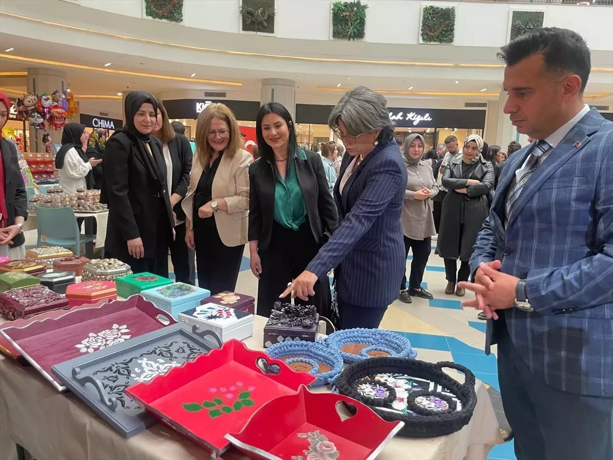 Devlet Korumasındaki Çocuklardan El Sanatları ve Butik Pasta Sergisi