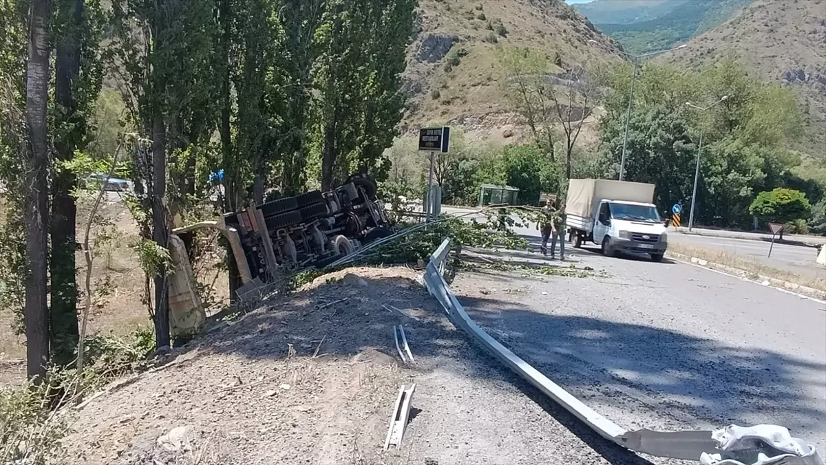 Kaza: Erzurum'da Hafriyat Kamyonu Devrildi, Sürücü Hayatını Kaybetti