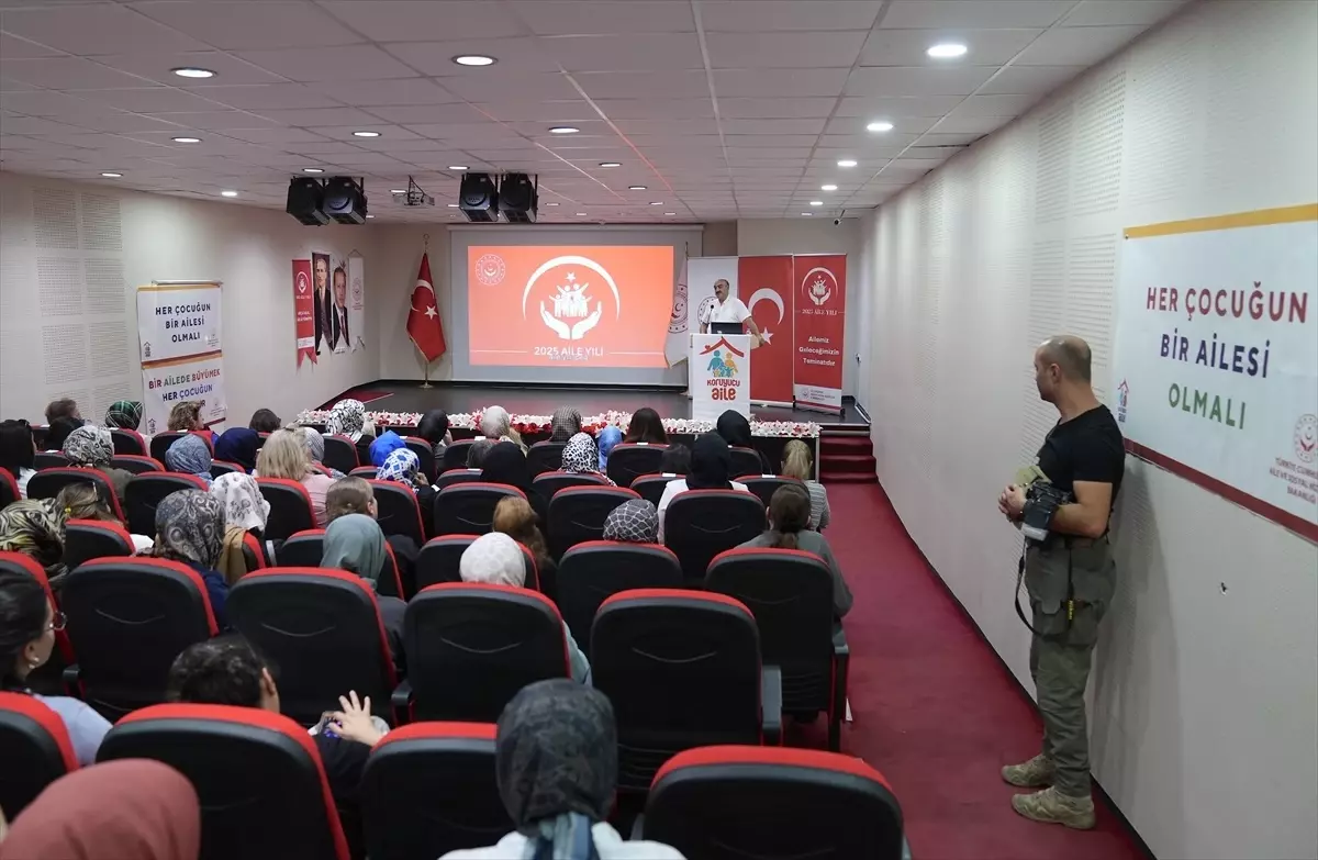 Erzurum'da Koruyucu Aile Farkındalık Toplantısı Düzenlendi