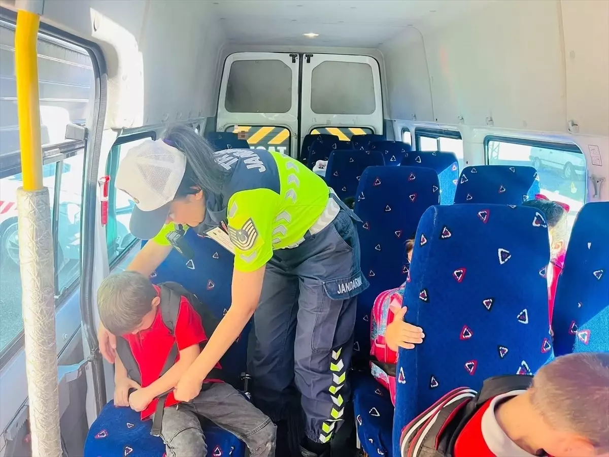 Erzurum'da Jandarma Ekiplerinden Okul Servisi Denetimi