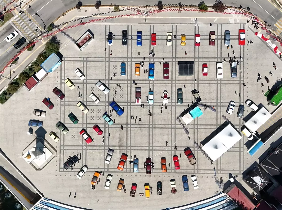 Erzurum'da Klasik Otomobil Fuarı Heyecanı