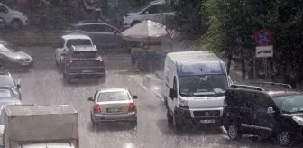 Erzurum'da Kuvvetli Sağanak Yağış Hayatı Olumsuz Etkiledi