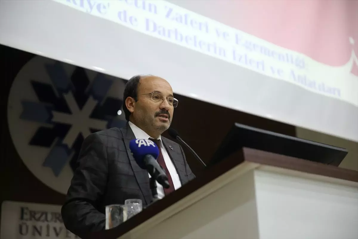 Erzurum'da 'Milletin Zaferi ve Egemenliği: Türkiye'de Darbelerin İzleri ve Anlatıları' paneli düzenlendi