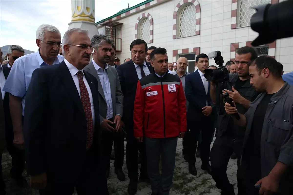 Oltu'da Taş Ocağında Göçük: Üç İşçi Hayatını Kaybettiği Törenle Defnedildi