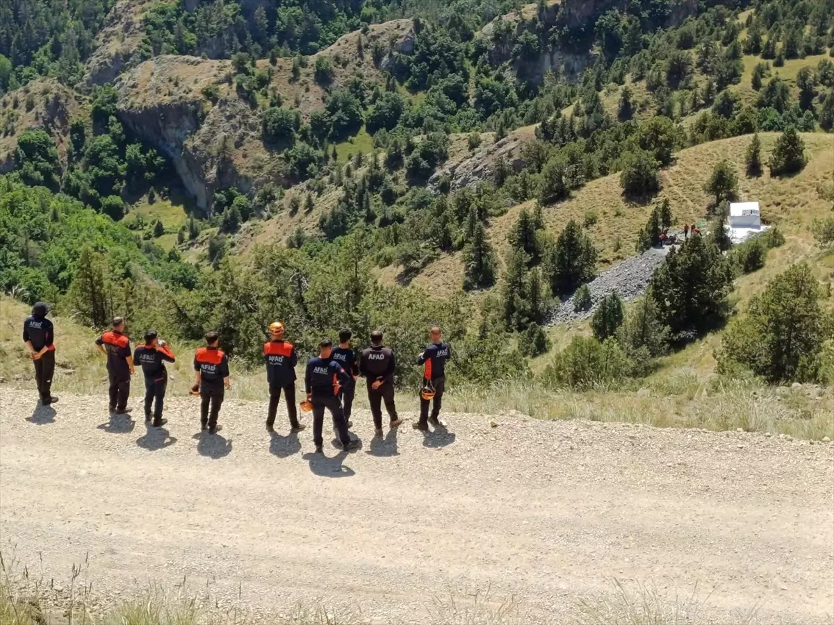 Oltu'da Taş Ocağındaki Göçükte 3 İşçi Hayatını Kaybetti