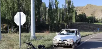 Erzurum'da Otomobil ile Elektrikli Bisiklet Çarpıştı: 3 Yaralı