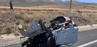 Erzurum'da Park Halindeki Tıra Çarpan Otomobilin Sürücüsü Hayatını Kaybetti