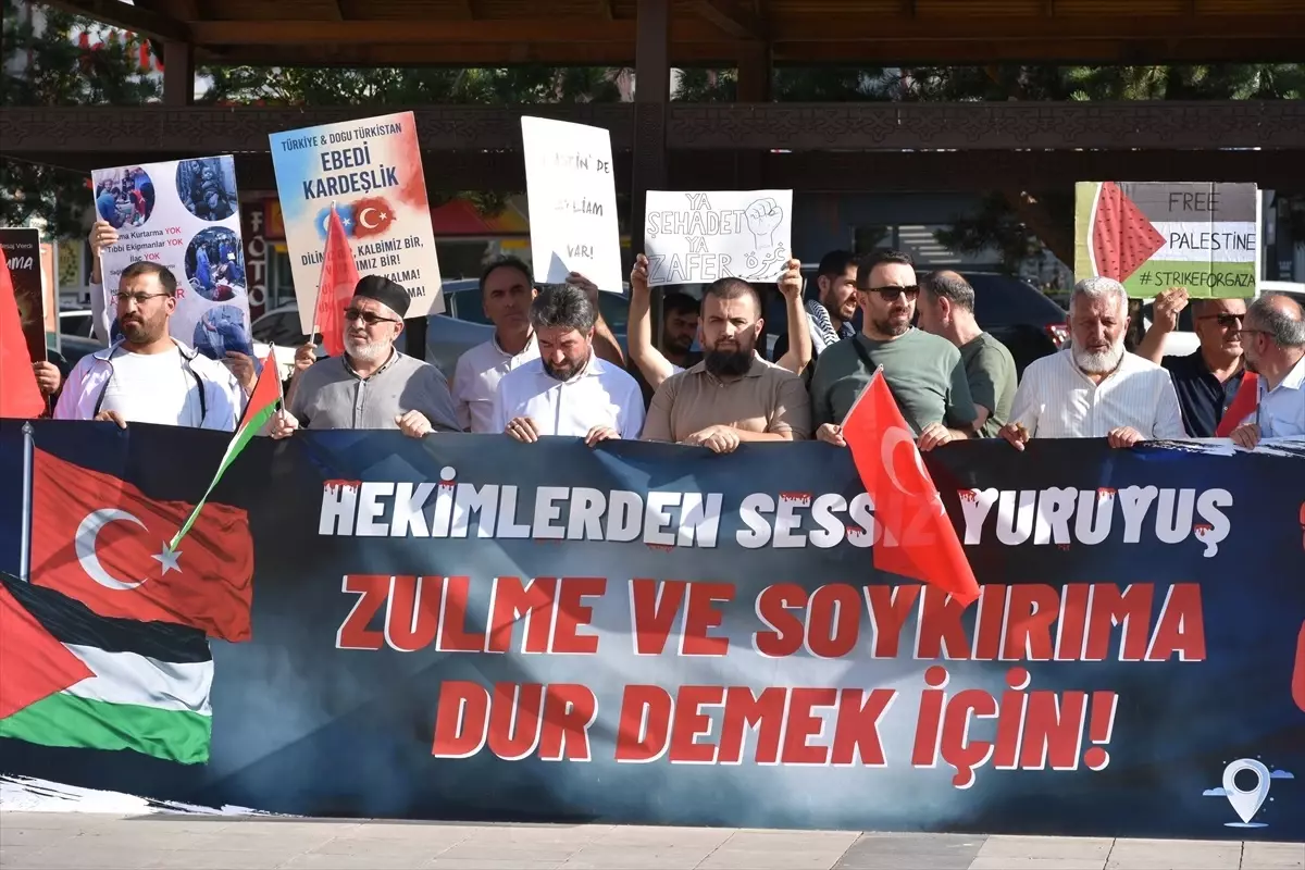 Erzurum'da Sağlık Çalışanları Gazze İçin Yürüdü