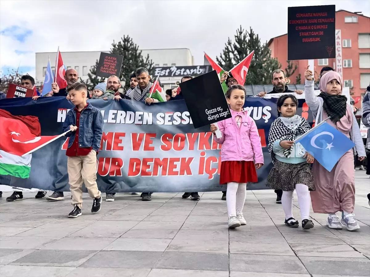 Erzurum'da Sağlık Çalışanlarından Gazze İçin Sessiz Yürüyüş