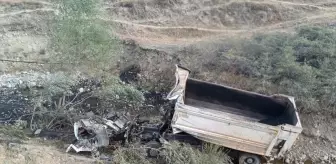 Tortum'da Şarampole Devrilen Kamyonun Sürücüsü Ağır Yaralandı