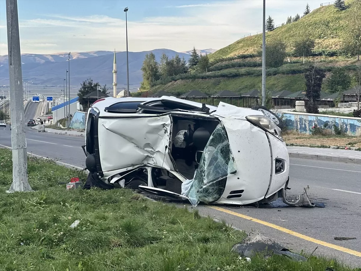 Erzurum'da Trafik Kazası: 2 Ağır Yaralı