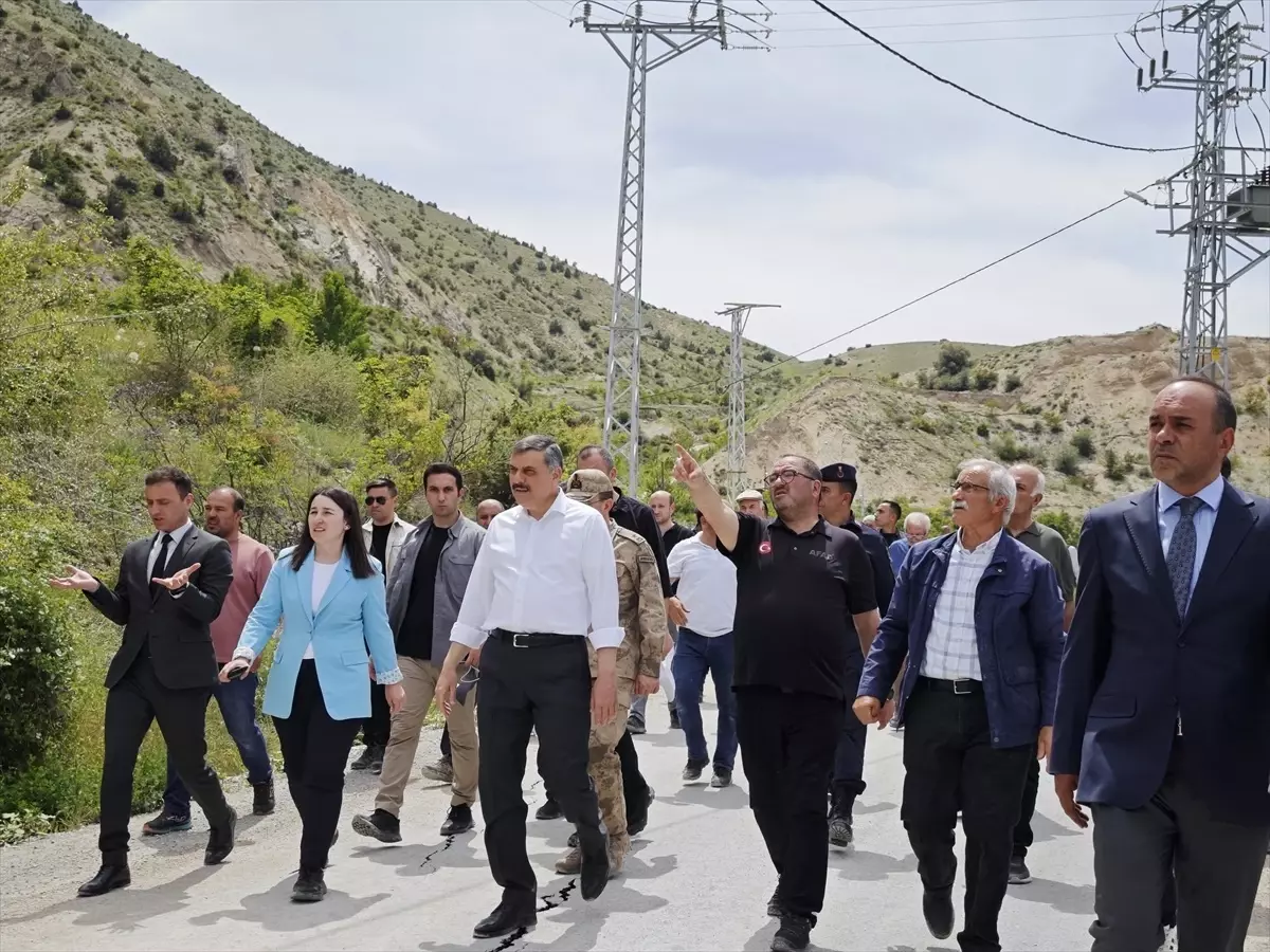 Erzurum'da Toprak Kayması Nedeniyle 38 Ev Tahliye Edildi