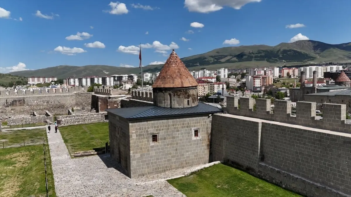 Erzurum'un Tarihi Kale Mescidi Yüzyıllardır Ayakta