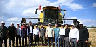 Vali Çiftçi, Öğrencilerin Hasatına Katıldı