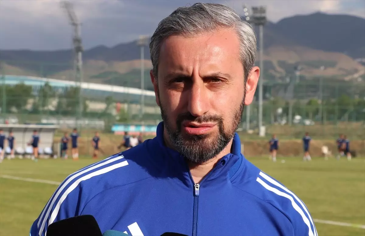 Erzurumspor'un Teknik Direktörü Serkan Özbalta: Transferlerde Titiz Davranıyoruz