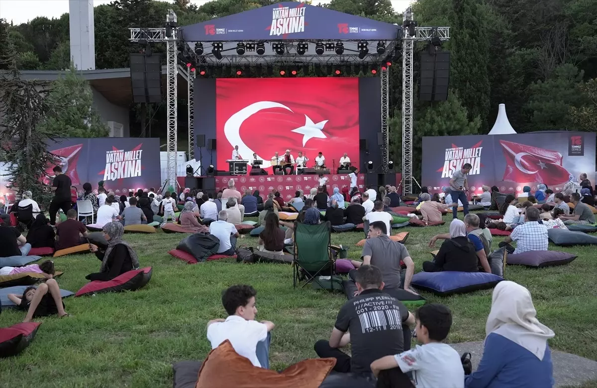Esat Kabaklı Hafıza 15 Temmuz Müzesi'nde konser verdi